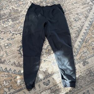 Lululemon Stronger as one jogger. Size L